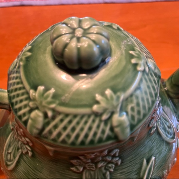 Bordallo Pinheiro carrot bunnies Easter 
Green teapot broken lid - Picture 5 of 5